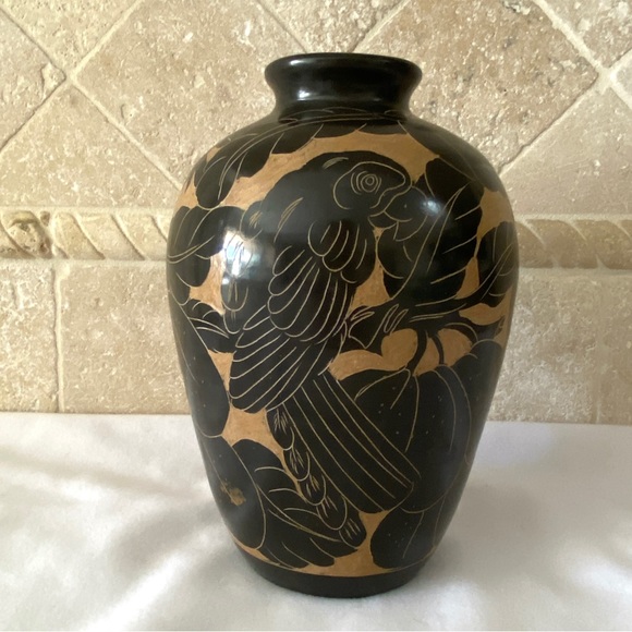 Terracotta Vase Hand Carved Art Bird Nicaragua Signed Urn Parrot - Picture 1 of 10
